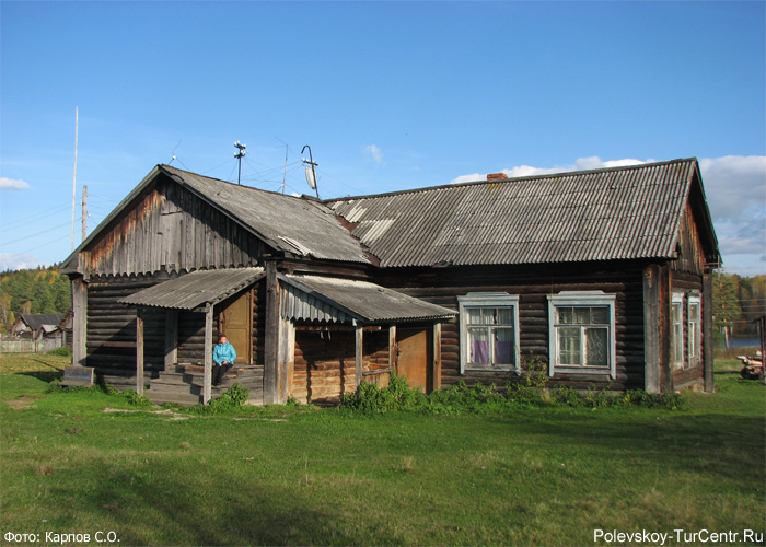 Дом культуры в посёлке Большая Лавровка. Фото Карпова С.О., сентябрь 2012 г.