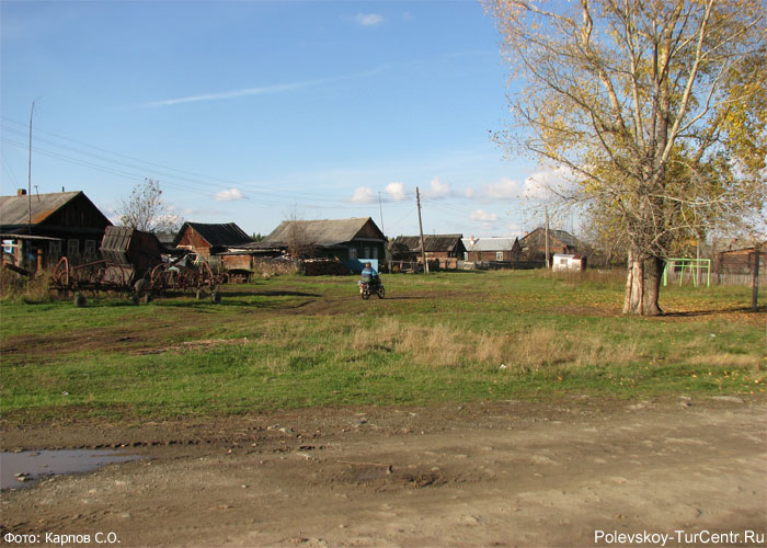 Улицы и дома в посёлке Большая Лавровка. Фото Карпова С.О., сентябрь 2012 г.