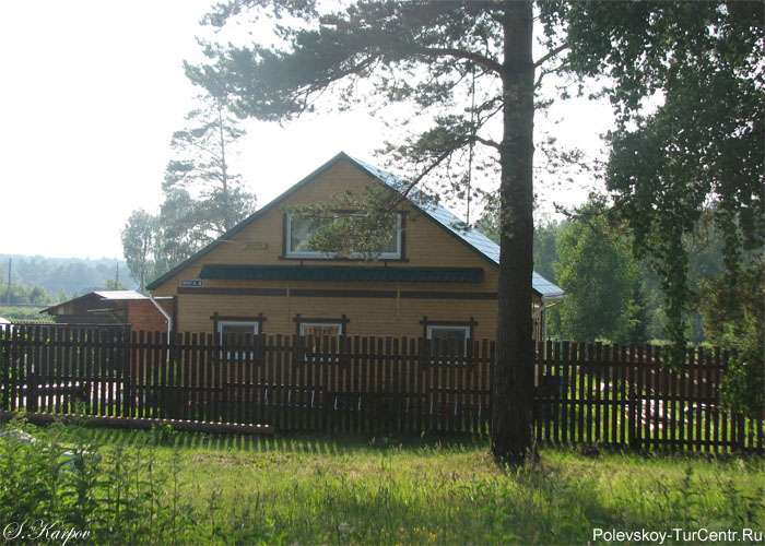 Домики в деревне Кладовка. Фото Карпова С.О., июнь 2012 г.