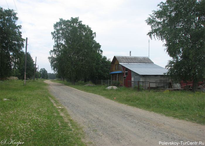 Домики в деревне Кладовка. Фото Карпова С.О., июнь 2012 г.