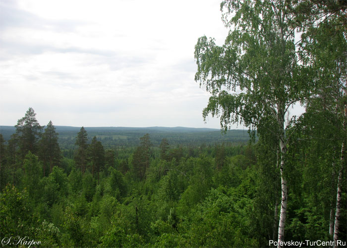 Вид с горы Осиновой в окрестностях южной части города Полевского. Фото Карпова С.О., май 2012 г.