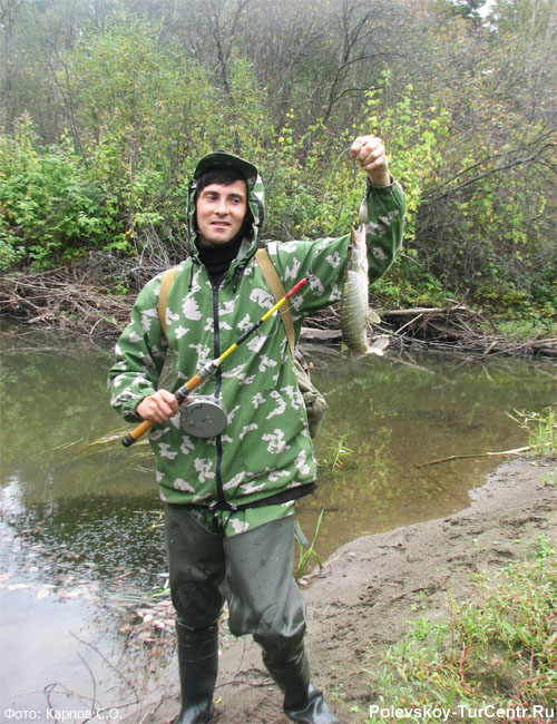 Рыбалка на реке Западной Чусовой в окрестностях южной части города Полевского. Фото Карпов С.О., 2011 г.
