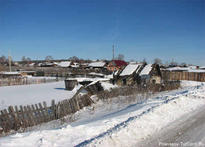 Бывший конный двор в селе Полдневая. Фото Карпов С.О., февраль, 2013 г.
