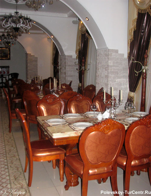 Ресторан Арарат в северной части города Полевского. Фото Карпова С.О., декабрь 2012 г.