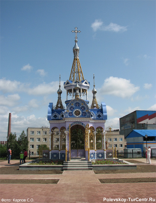 Преображенская часовенка на территории СТЗ в городе Полевском. Фото Карпова С.О., июль 2013 г.