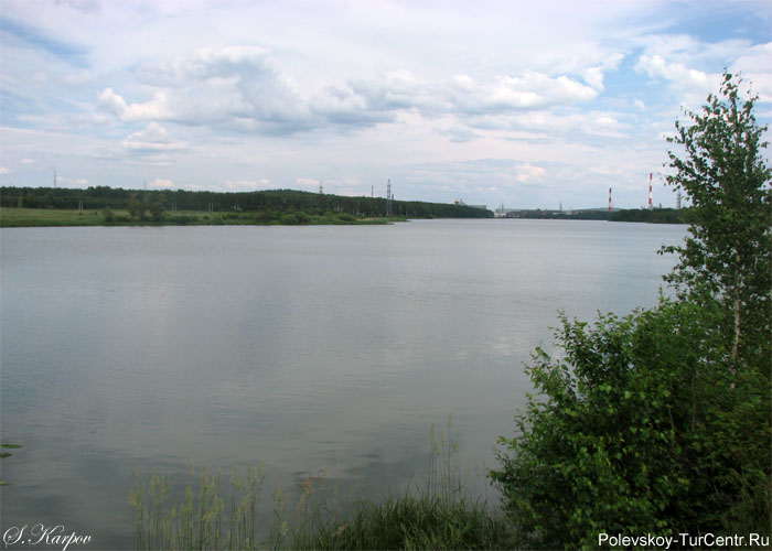 Северский пруд в городе Полевском. Фото Карпова С.О., 2012 г.