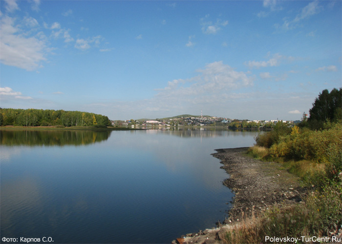 Северский пруд в городе Полевском. Фото Карпова С.О., сентябрь 2012 г.
