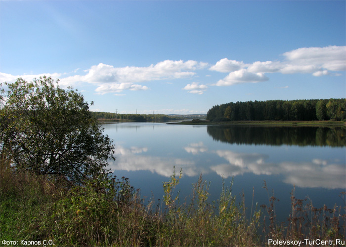 Северский пруд в городе Полевском. Фото Карпова С.О., сентябрь 2012 г.