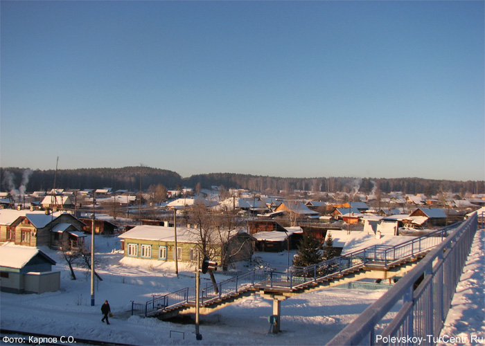 Вид с моста на посёлок Станционный-Полевской. Фото Карпова С.О., декабрь 2012 г.