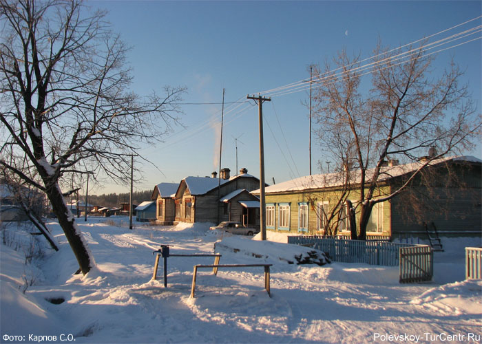 Строения в посёлке Станционный-Полевской. Фото Карпова С.О., декабрь 2012 г.