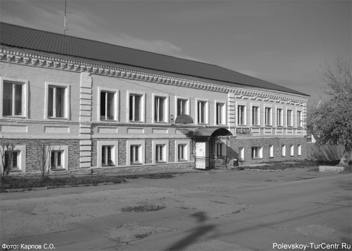 Дом купца Вяткина в южной части города Полевского. Фото Карпова С.О., октябрь 2012 г.