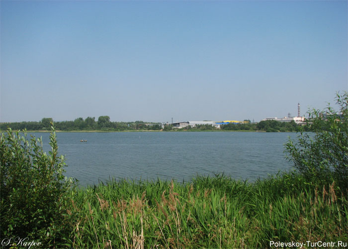 Криолитовый пруд в окрестности южной части города Полевского. Фото Карпова С.О., июнь 2012 г.