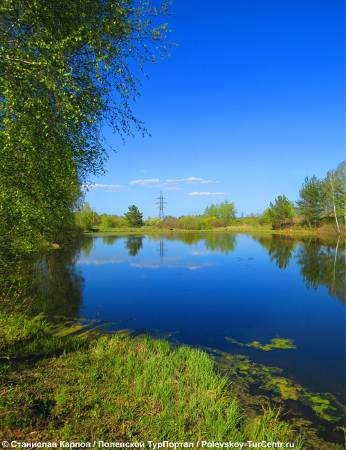 Верхнее озерко в южной части города Полевского. Фото Карпова С.О., май 2016 г.